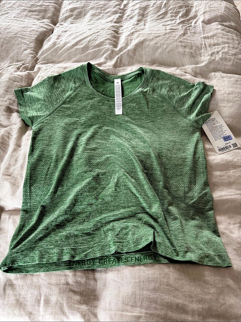 lululemon Swiftly Tech Short Sleeve 2.0 Short Sleeve Athletic Top in Green Size